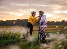 دوستی های حضوری برای سلامتی مفیدتر از دوستان مجازی است