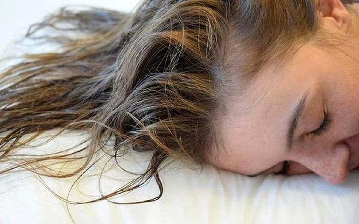 با مو‌های خیس نخوابید
