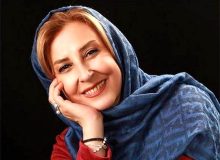آماده شدن مرجانه گلچین برای رفتن به مهمانی/ رنگ سبز لباس مرجانه گلچین او را 20 ساله کرد/ ویدئو