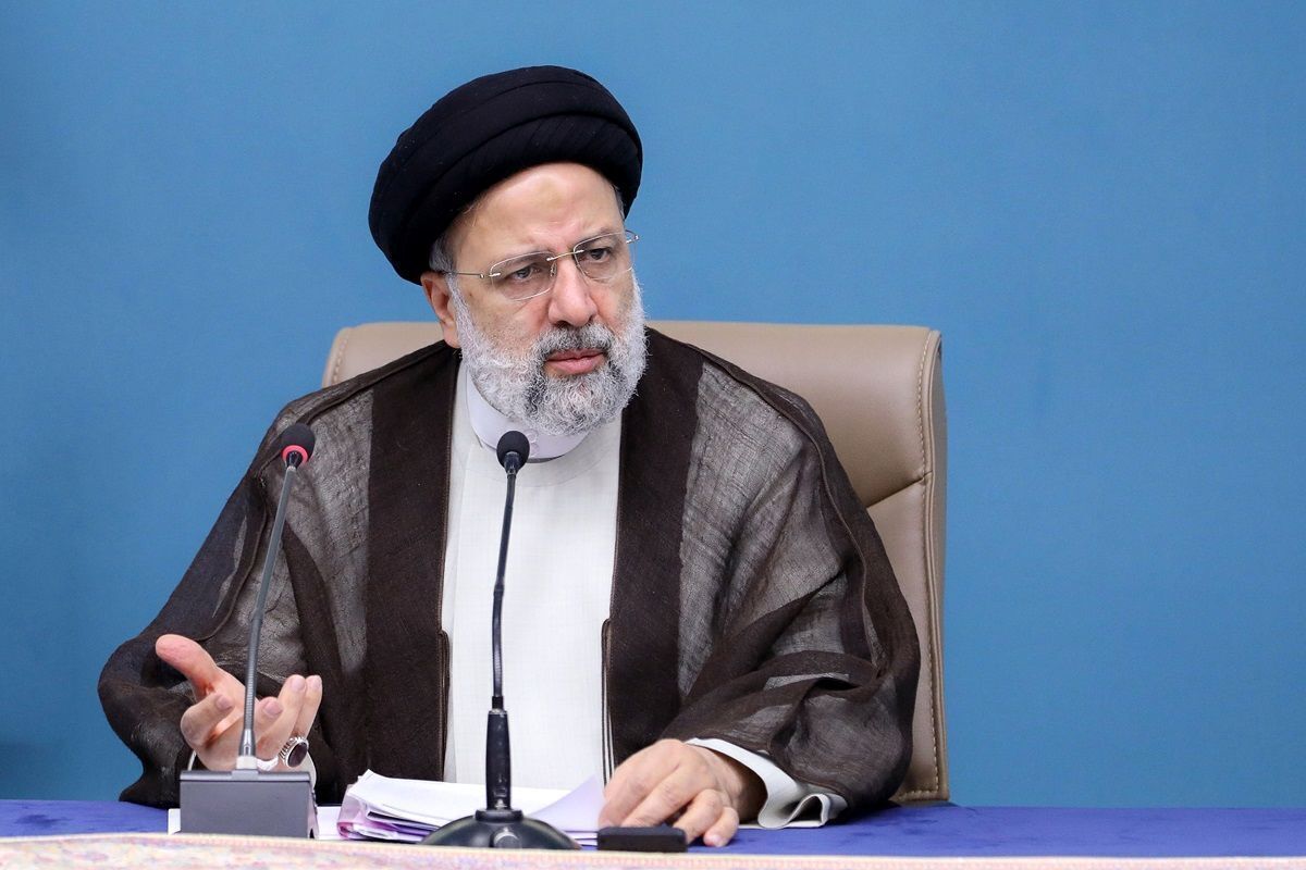 هیچ کس در دولت مسئولیت گرانی و تورم را قبول نمی کند، فقط از خودشان تعریف می کنند/ رئیسی اگر می خواهد رئیس جمهور بماند باید صدر تا ذیل کابینه را تغییر دهد