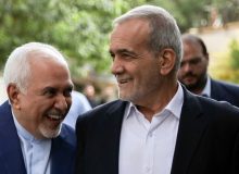 لحظه ورود دکتر محمدجواد ظریف به همایش حامیان مسعود پزشکیان در برج میلاد/ ویدئو