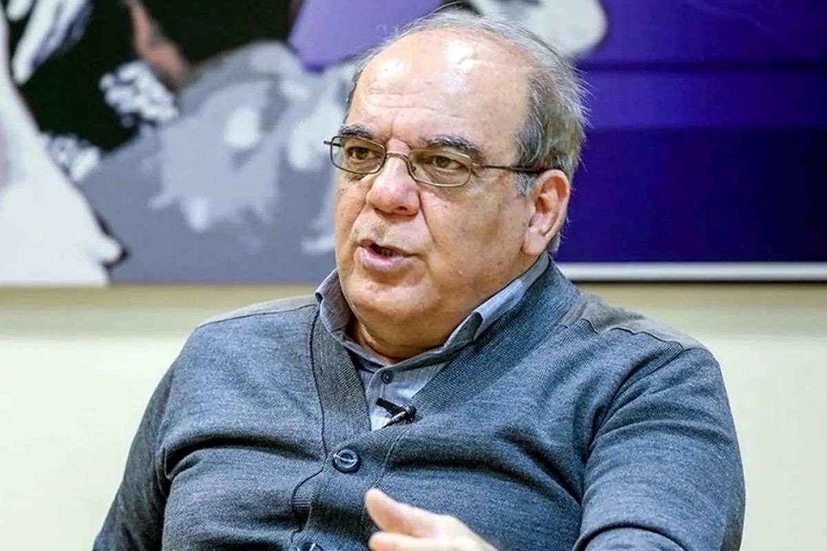کنایه عباس عبدی به اسفندیاری کارشناس نزدیک به جلیلی: استادی فاضلی در یک دانشگاه افتخاری است برای آن دانشگاه و نه بر عکس/ حسادت نسبت به او و تعداد زیاد مخاطبان فرهیخته‌اش ریشه این رفتار است