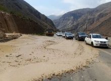 هراز باز شد / خطر از بیخ گوش سرنشینان سه خودروی عبوری گذشت