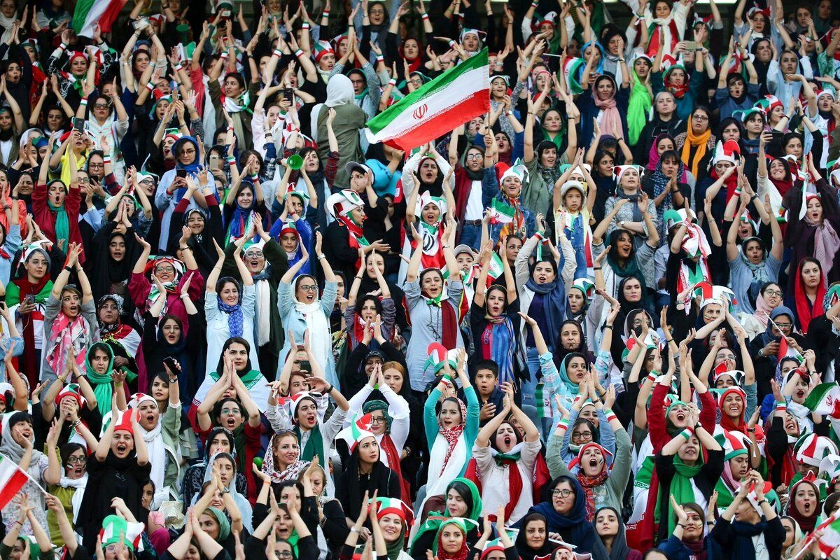 درخواست مهدی تاج از زنانی که به استادیوم می‌آیند