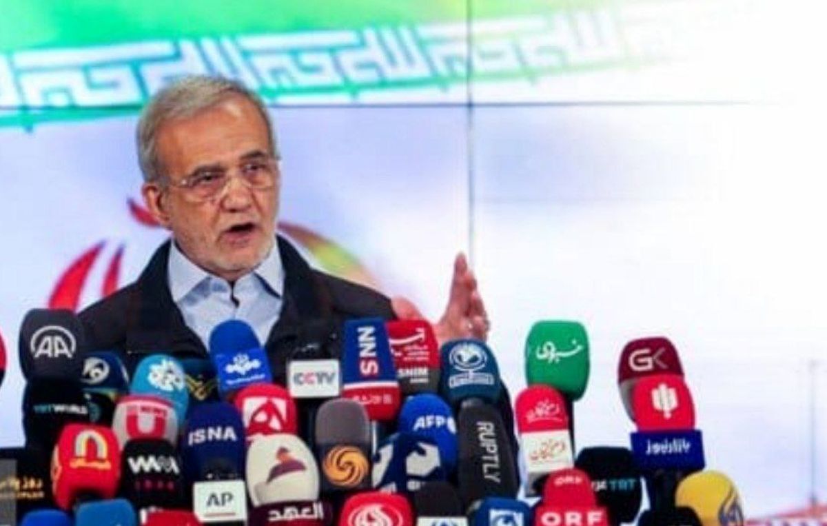 حاجی میرزایی و قائم پناه، دفتر جدید پزشکیان را تحویل گرفتند