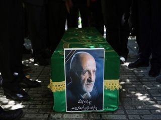 برگزاری مراسم یادبود حاج سید جواد حجازی با حضور حسن روحانی، مصطفی پورمحمدی، محمد مخبر و …/ عکس