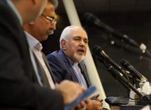 پشت پرده شعار «ظریف گورتو گم کن»؛ کاسبان تحریم از چه چیز می‌ترسند؟