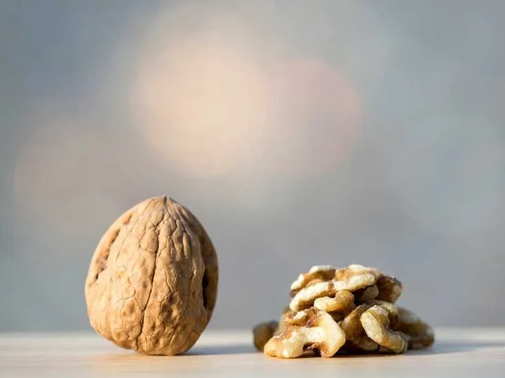 چه افرادی نباید گردو بخورند؟