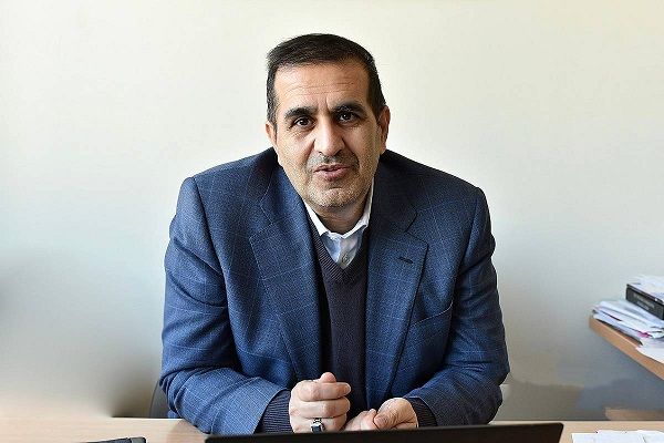 فشار فالوئرها روشنفکران را در بیان نظراتشان، محتاط کرده است/ اکنون رأی دادن گاه عملی شرمسارانه حساب می‌شود و بسیاری رأی می‌دهند، اما نمی‌توانند از رأی خود دفاع کنند