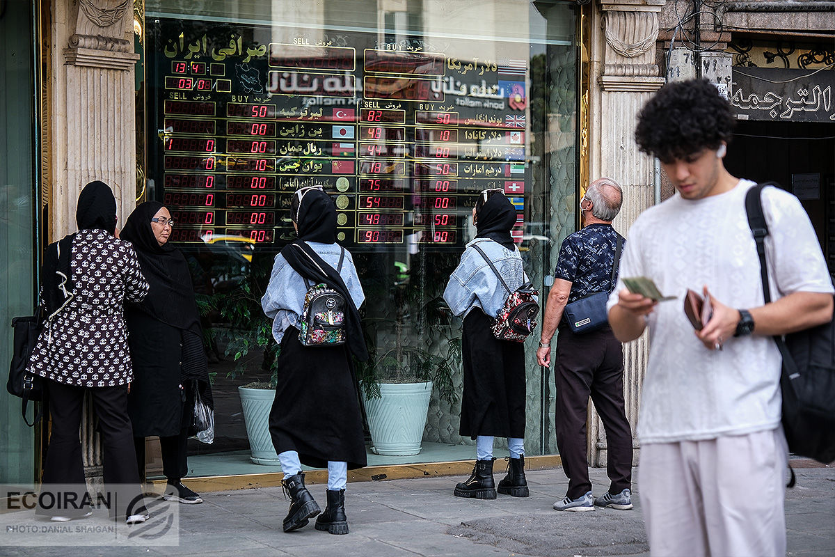 بورس از محدوده مقاومتی برگشت/ ارز ترجیحی ۲۸ هزار  تومان ماند