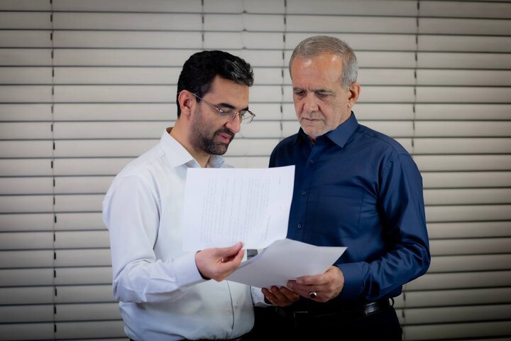 آذری جهرمی:پزشکیان قانون تابعیت فرزندان را برای اعضا هیئت دولت اجراکند