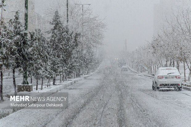 آسمان مازندران ابری و بارانی؛ راه های کوهستانی برفی و باز است