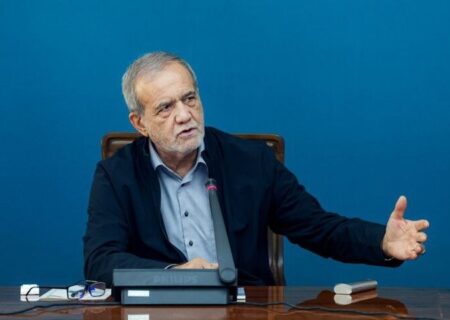 تأکید پزشکیان بر توسعه حمل و نقل ریلی حومه‌ای تهران