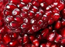 دون کردن انار در یک چشم به‌هم‌زدن/ راز خوشمزگی و زیبایی سفره شب یلدا