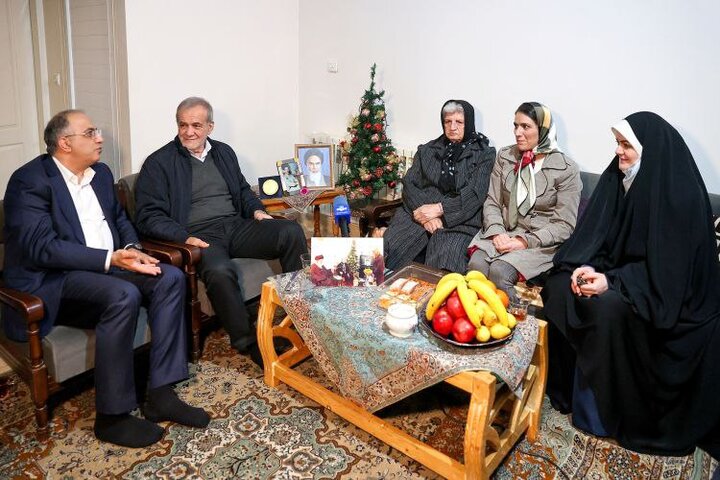 دیدار پزشکیان با خانواده شهید مسیحی
