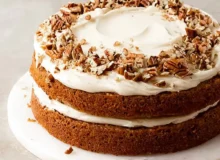 طرز تهیه کیک شیرخشک با بافت خیس و خامه‌ای