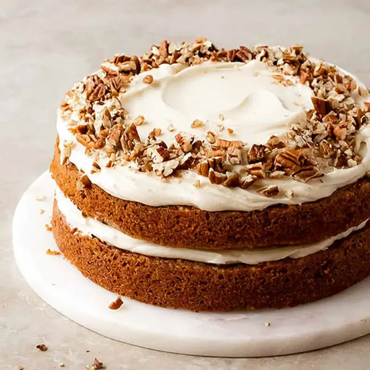 طرز تهیه کیک شیرخشک با بافت خیس و خامه‌ای