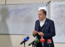 قزلجه: سود چند واردکننده کالای اساسی معادل ثروت چند ترامپ است