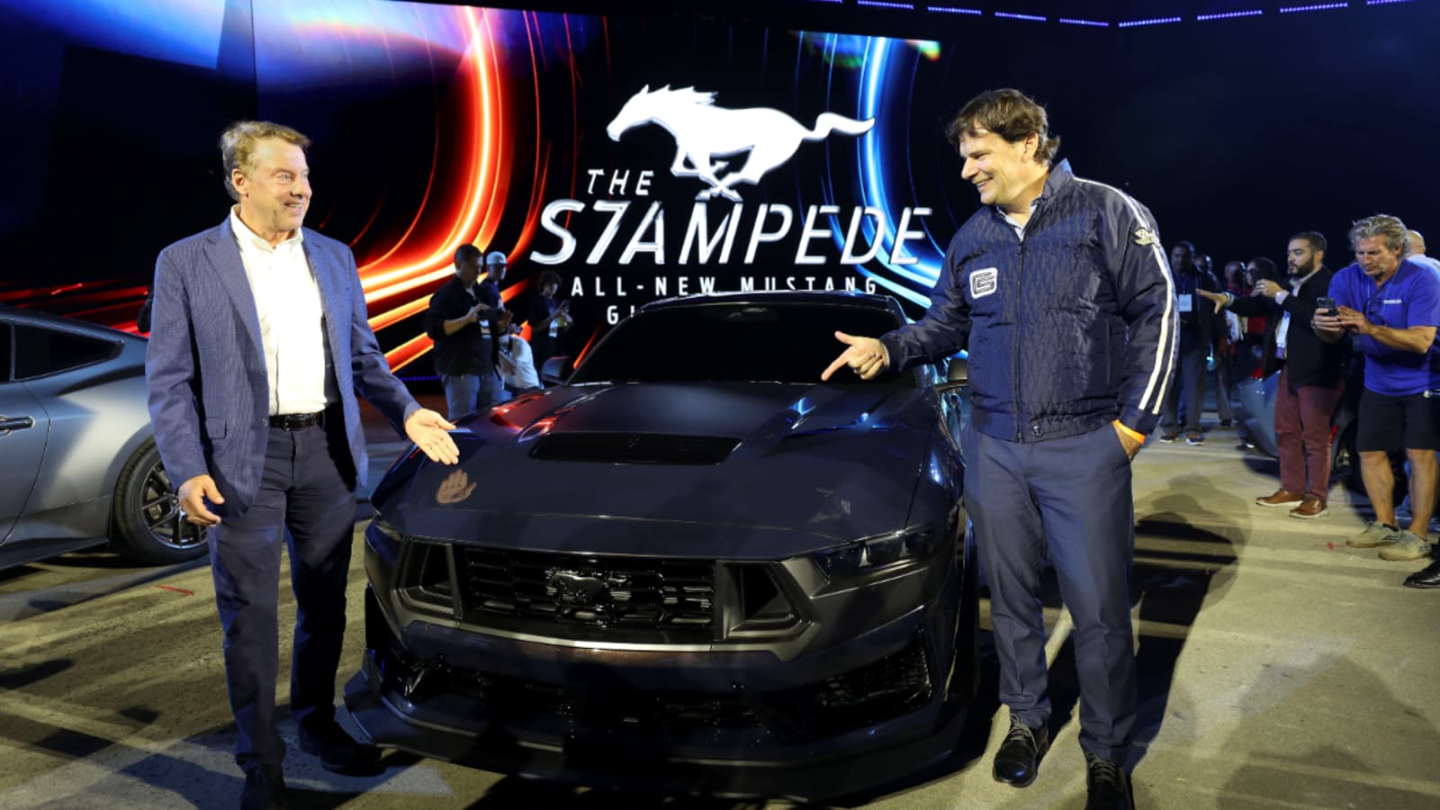مدیرعامل فورد: اروپا خودروسازیاش را قمار کرده Ford CEO Jim Farley reveals why 2024 Mustang is staying gas-powered
