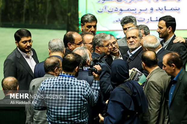 نمایندگان خواستار بسیج همه‌جانبه دولت برای حل مشکلات اقتصادی شدند
