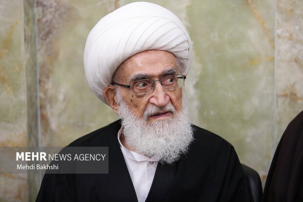 آیت‌الله نوری همدانی:هرگونه تعرض به رهبر معظم انقلاب حکم محارب را دارد