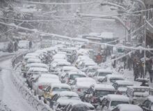 بارش برف خیابان های تهران را قفل کرد