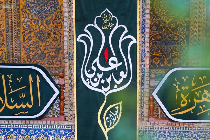 تصاویر نصب پارچه نوشته های متناسب با اعیاد شعبانیه در حرم امام علی(ع)
