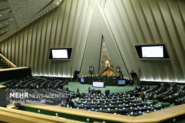لبیک نمایندگان به بیانات رهبر انقلاب؛ عزم مجلس برای رفع مشکلات مردم
