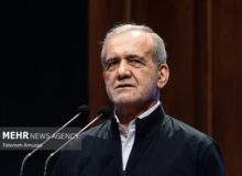 پزشکیان: دهه فجر فرصتی برای تجلی دوباره ارزش‌هاست