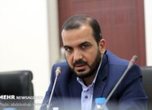 افزایش پلکانی حقوق در سال آینده منتفی نشده است