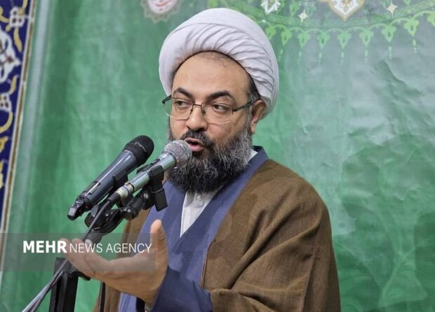 امام جمعه لنگرود: انقلاب اسلامی نظم سلطه‌گر شرق و غرب را در هم شکست
