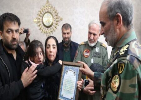 امیر جهانشاهی با خانواده شهیدان سرو آزاد و کیانی دیدار کرد