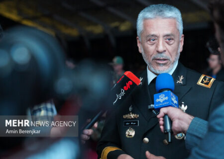 امیر سیاری: فداکاری جوانان موجب شکست دشمن در همه عرصهها شده است