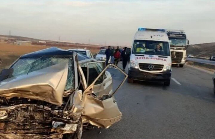 ایراننژاد: واژگونی سواری پژو در خنداب چهار مصدوم بر جای گذاشت