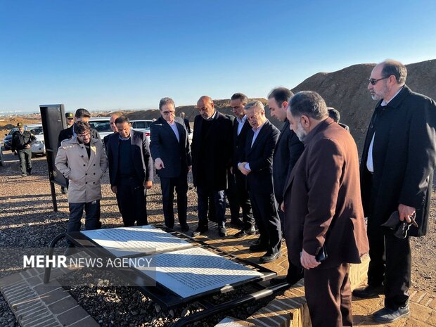 بازدید وزیر تعاون، کار و رفاه اجتماعی از قنات تاریخی گناباد بازدید وزیر تعاون، کار و رفاه اجتماعی از قنات تاریخی گناباد