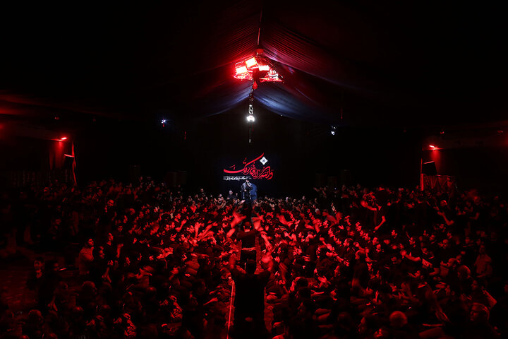 برگزاری جلسه هفتگی هیئت آل‌یاسین با نوای حسین سازور