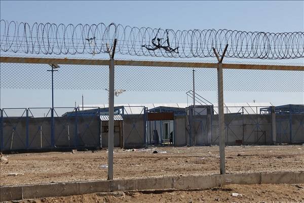 بغداد ۴۵۰ داعشی از جمله چند سرکرده را از سوریه تحویل گرفت