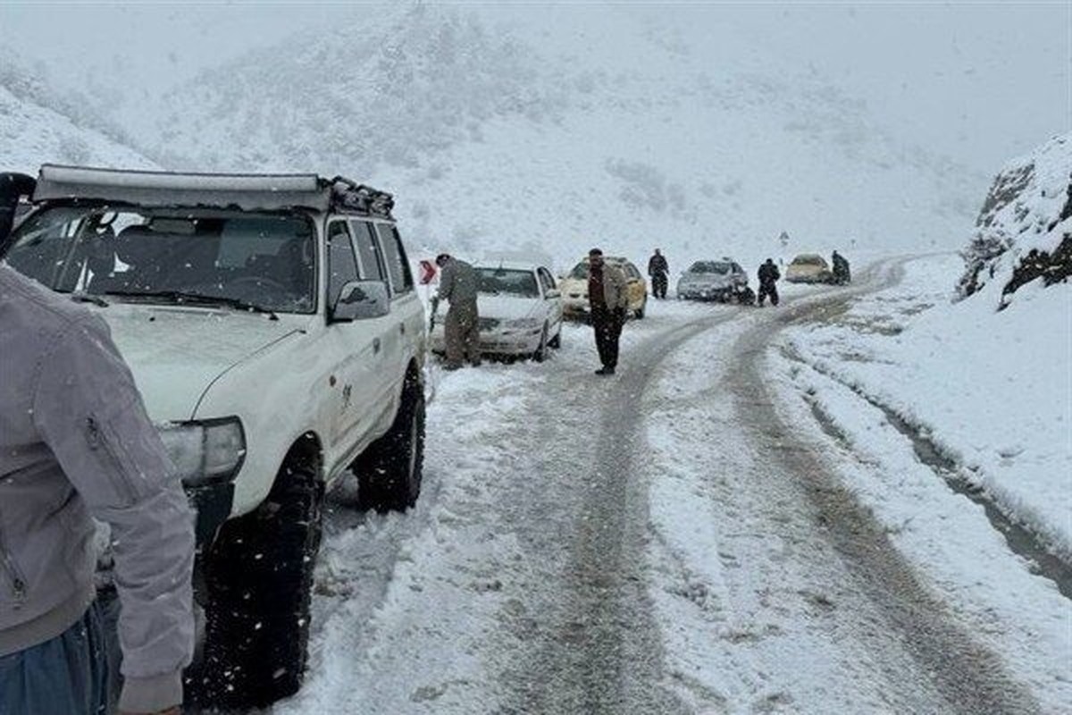 ترافیک نیمه‌سنگین در محورهای ورودی تهران / برخی جاده‌ها به دلیل بارش مسدود شدند
