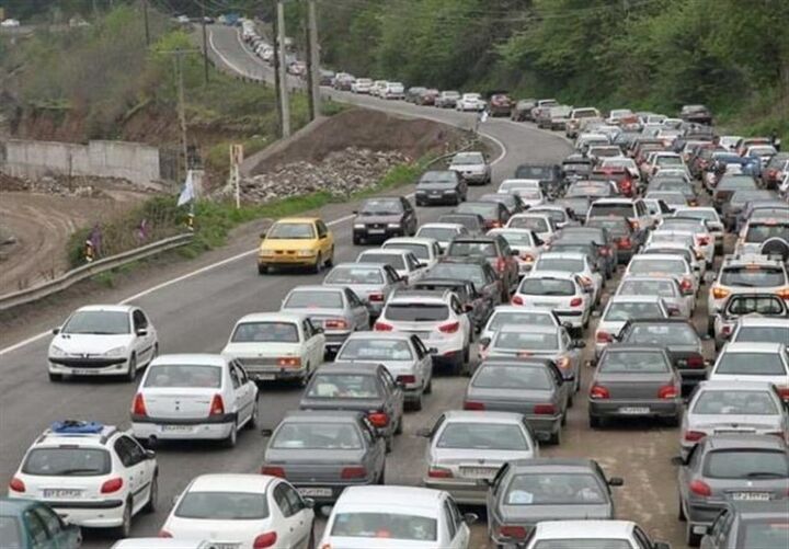 ترافیک نیمهسنگین در ۵ مسیر پرتردد کشور| لغزندگی جادههای کوهستانی بر اثر برف و کولاک