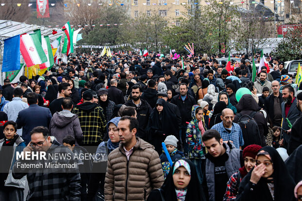 جشن خیابانی به وسعت یک شهر؛شادپیمایی باشکوه نیمه شعبان در کرمانشاه