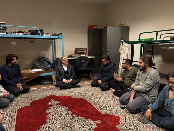 جلسه ۳ ساعته وزیر علوم با دانشجویان خوابگاهی کوی دانشگاه تهران