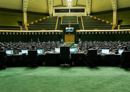 حضور خادمان مسجد مقدس جمکران در صحن مجلس