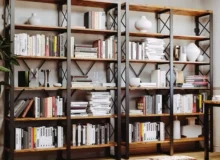 خداحافظی با گرد و غبار؛ روشهای طلایی برای تمیز کردن کتابخانه در شب عید