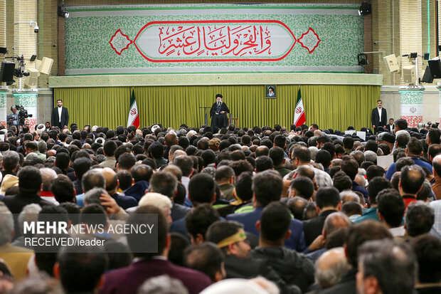 دیدار ۱۲ بهمن؛ آرامش و امید در میانه تهدیدها