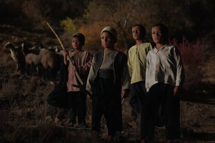 فرار از دام بیوگرافی‌های قهرمان‌محور؛ در «کوچ» قهرمان نمی‌بینید