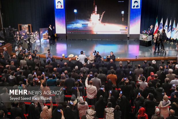 فردا از ماهواره، تصاویر ماهواره‌ای و پایگاه فضایی جدید رونمایی می‌شود