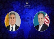 وزیر خارجه قرقیزستان سالگرد پیروزی انقلاب را به عراقچی تبریک گفت