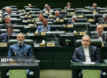 وقتی کاغذ تنها می‌ماند؛ از منچوری تا یک قاب در مجلس