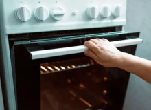 چرا باید پیش از پخت و پز، فر را گرم کنیم؟