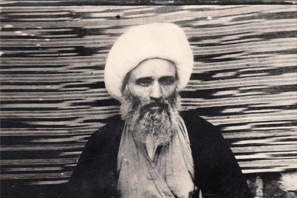 کدام فقیه همراهی با مخالفان مشروطه را محاربه با امام زمان(عج) دانست؟
